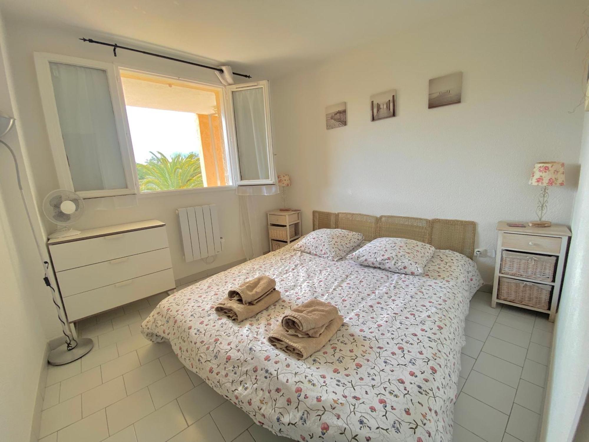 2 Bedrooms, 15 Min Walk To Beach, Ac, Pool & Fiber Internet In A Quiet, Private Gated Domain 5Kms To St Tropez Cogolin Buitenkant foto
