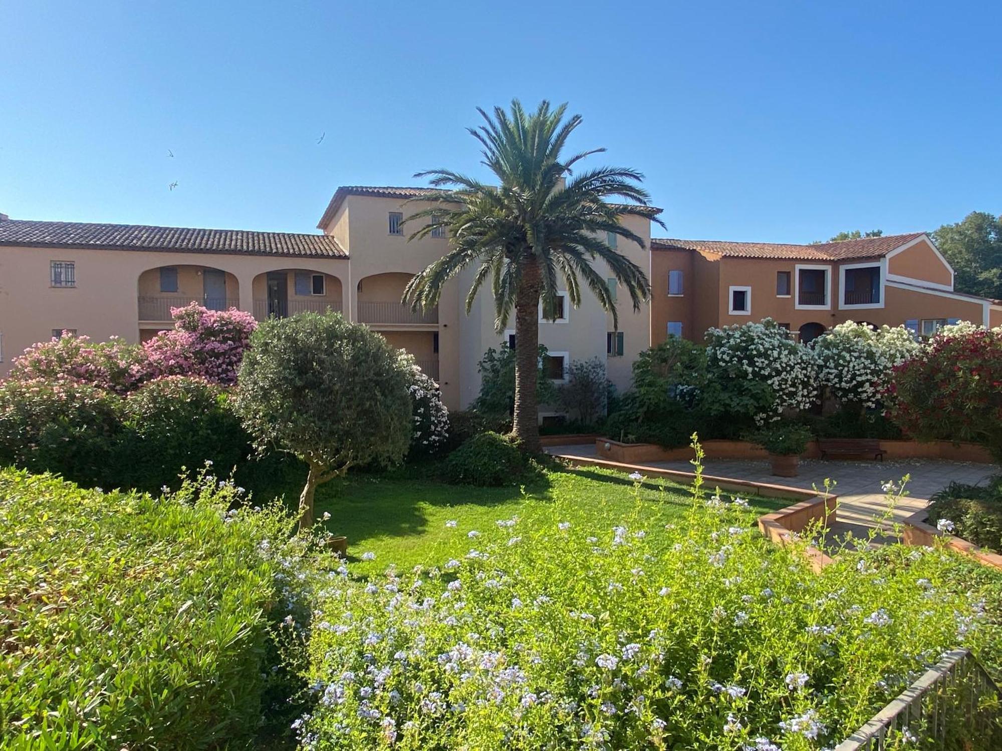 2 Bedrooms, 15 Min Walk To Beach, Ac, Pool & Fiber Internet In A Quiet, Private Gated Domain 5Kms To St Tropez Cogolin Buitenkant foto